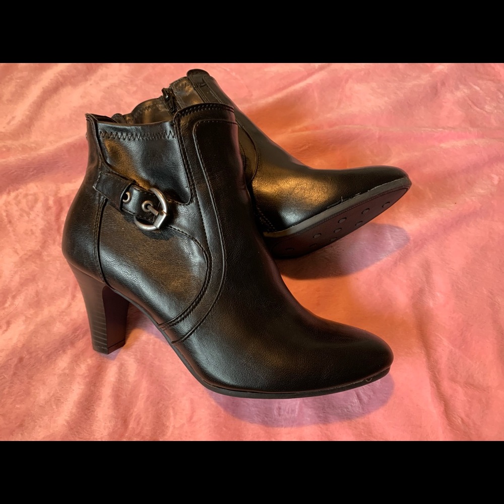 Life Stride Leather Buckle ShoeBooties